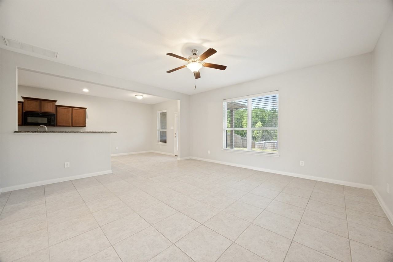 1608 Persimmon Dr - Photo 7 of 33