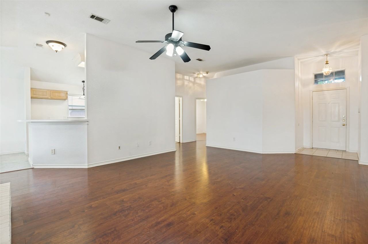 8116 Ship St - Photo 2 of 14