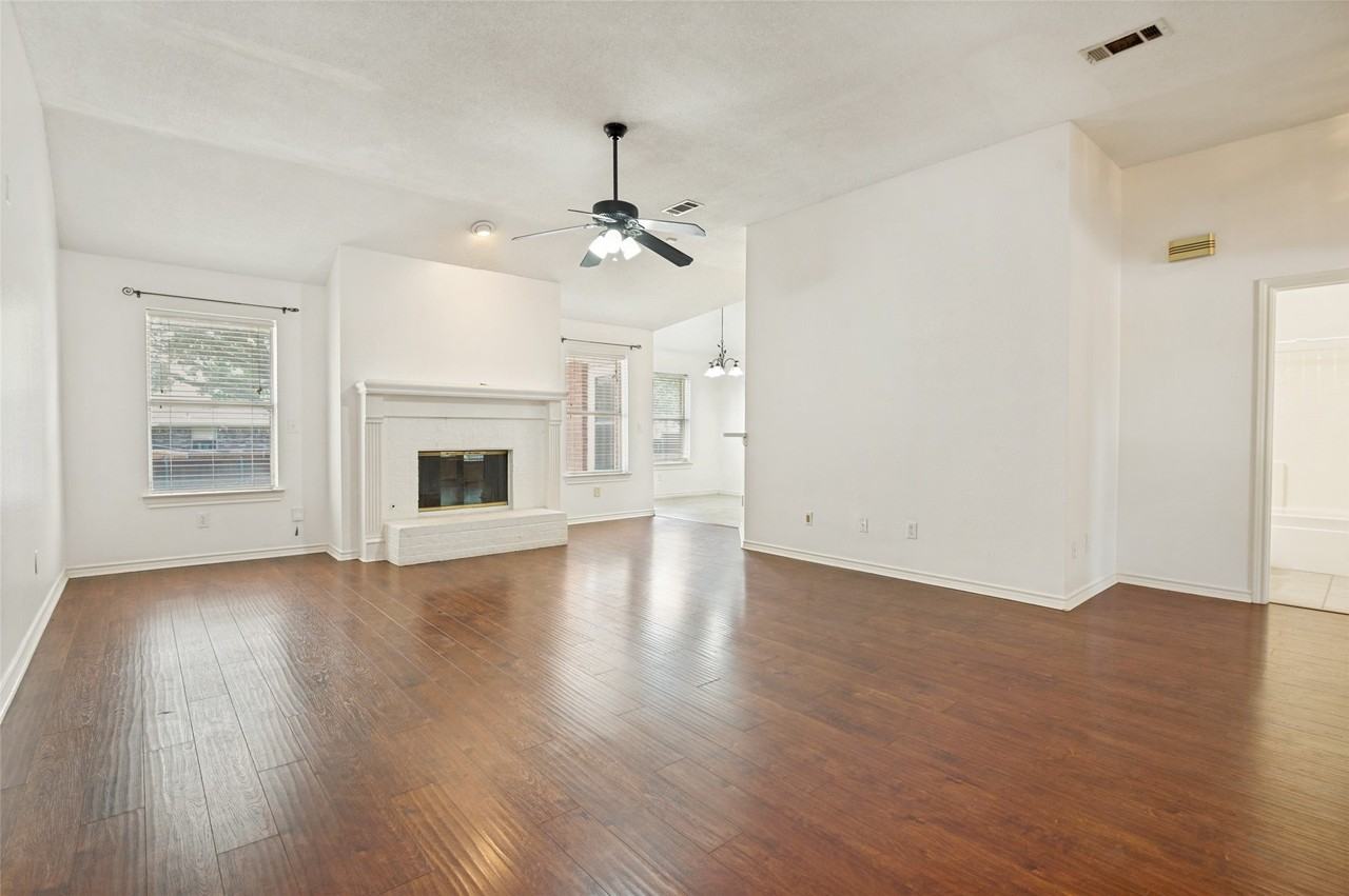 8116 Ship St - Photo 3 of 14