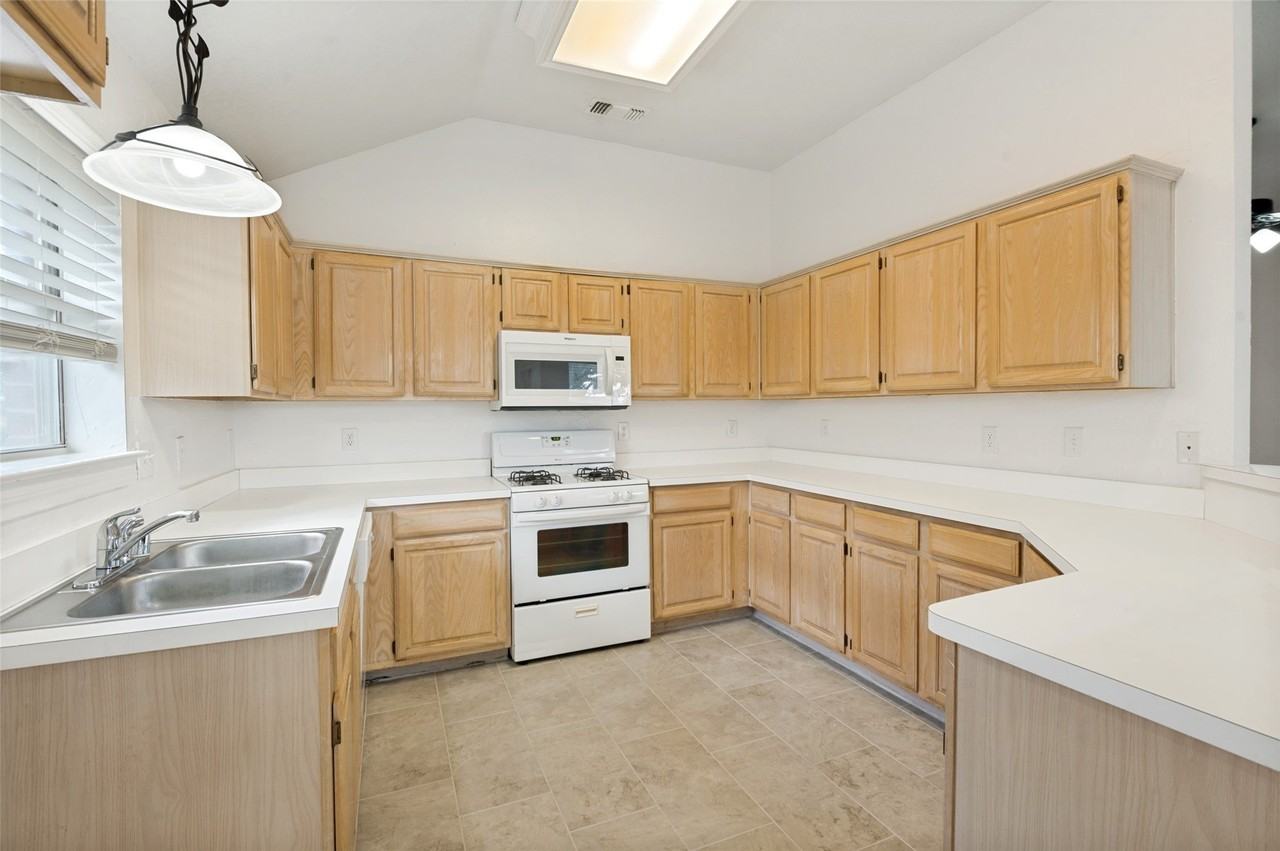 8116 Ship St - Photo 4 of 14