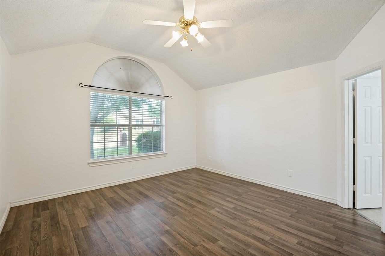 8116 Ship St - Photo 7 of 14