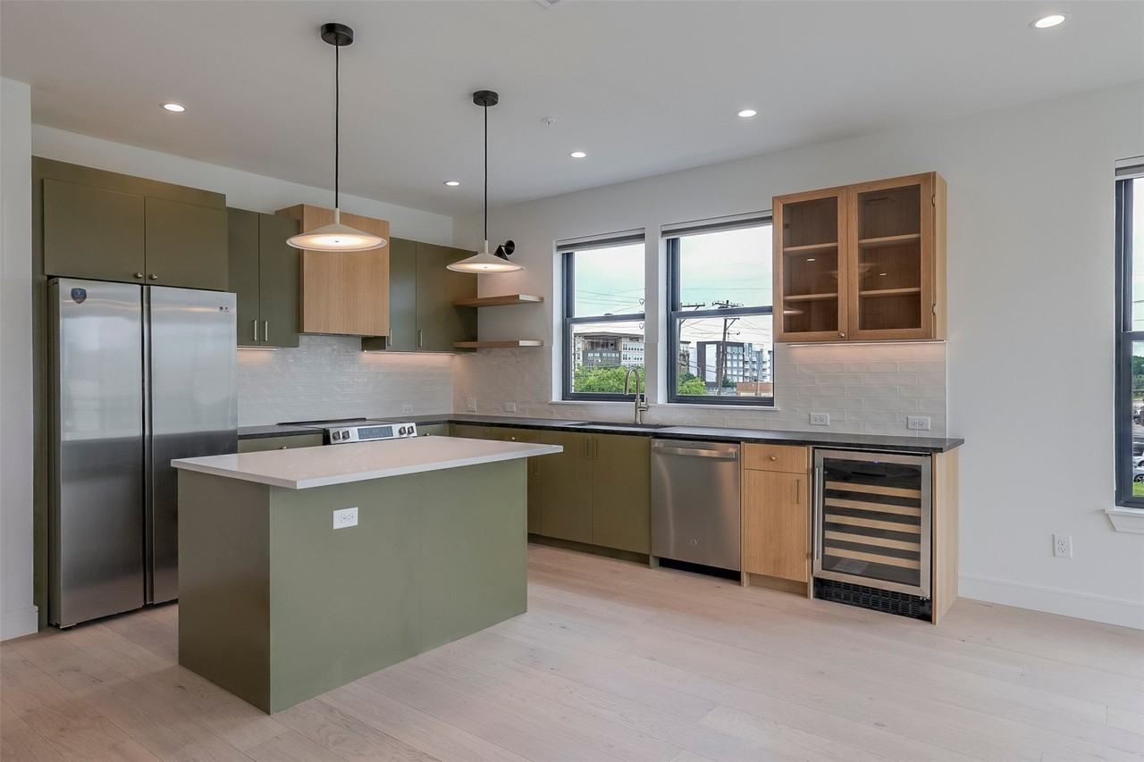 309 W Daggett Ave #205 - Photo 2 of 13