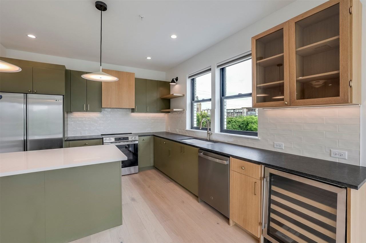 309 W Daggett Ave #205 - Photo 3 of 13