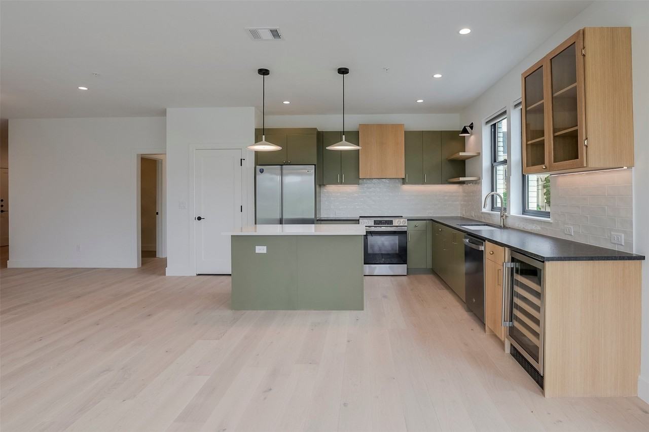 309 W Daggett Ave #205 - Photo 4 of 13
