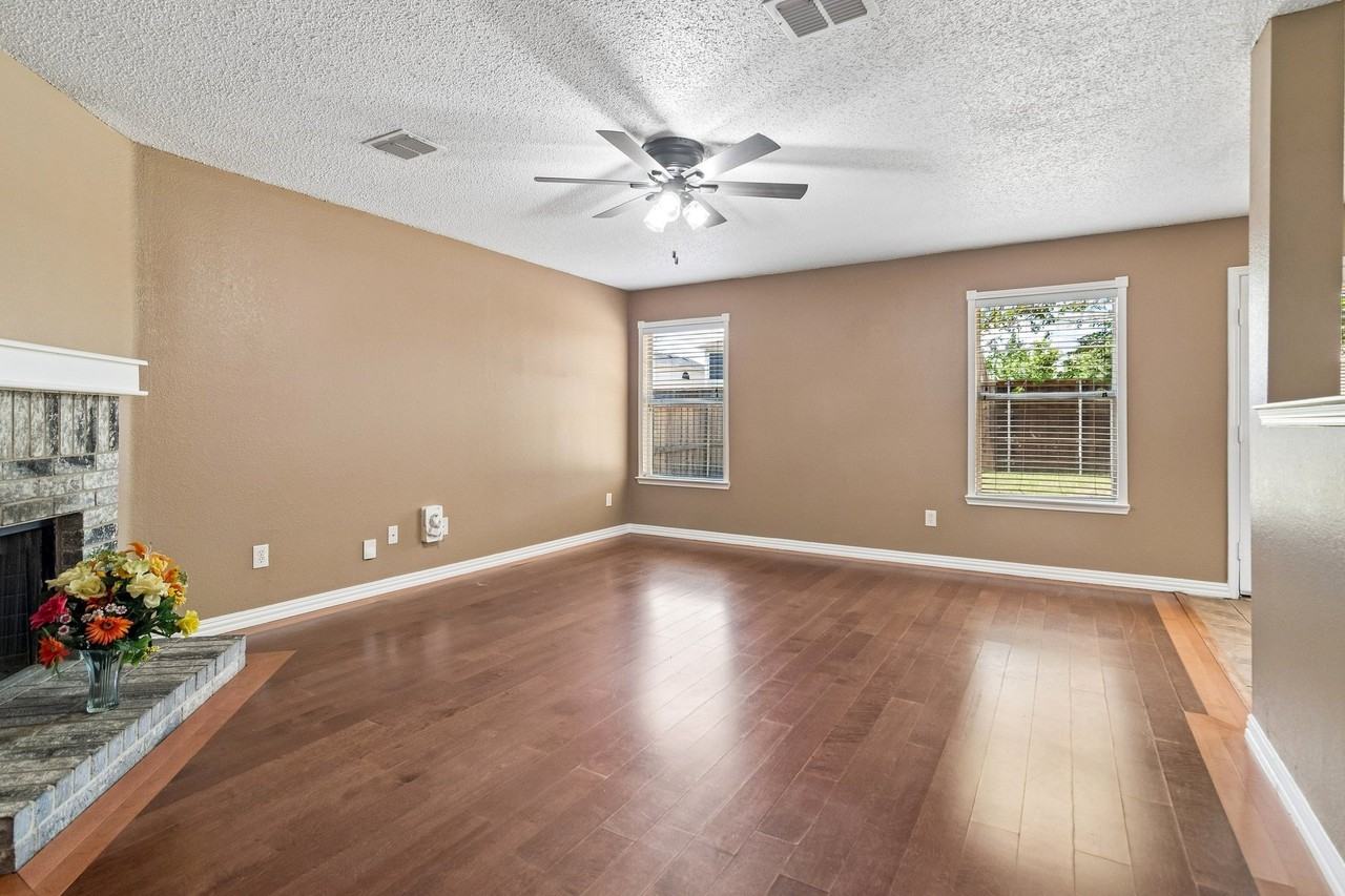 2232 Chestnut Dr - Photo 3 of 23