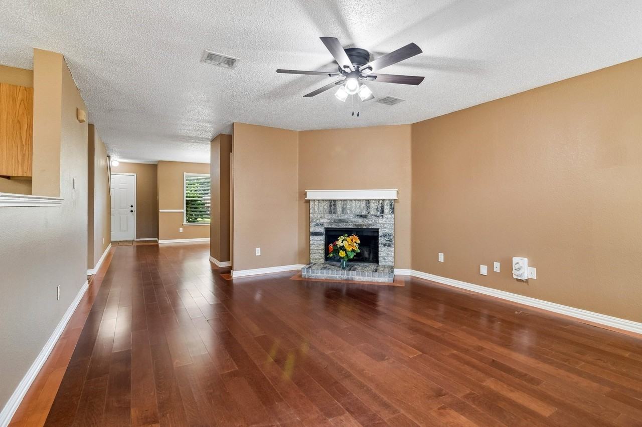 2232 Chestnut Dr - Photo 4 of 23