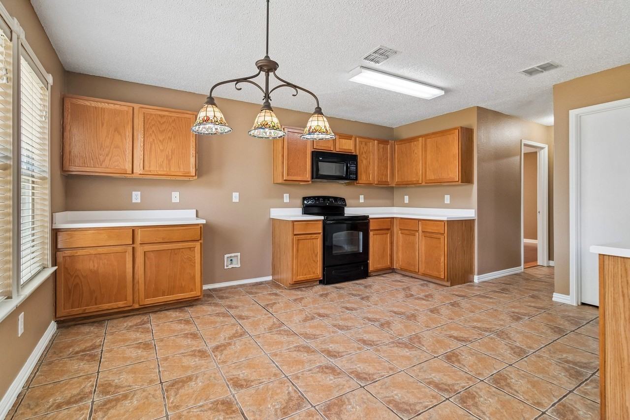 2232 Chestnut Dr - Photo 5 of 23