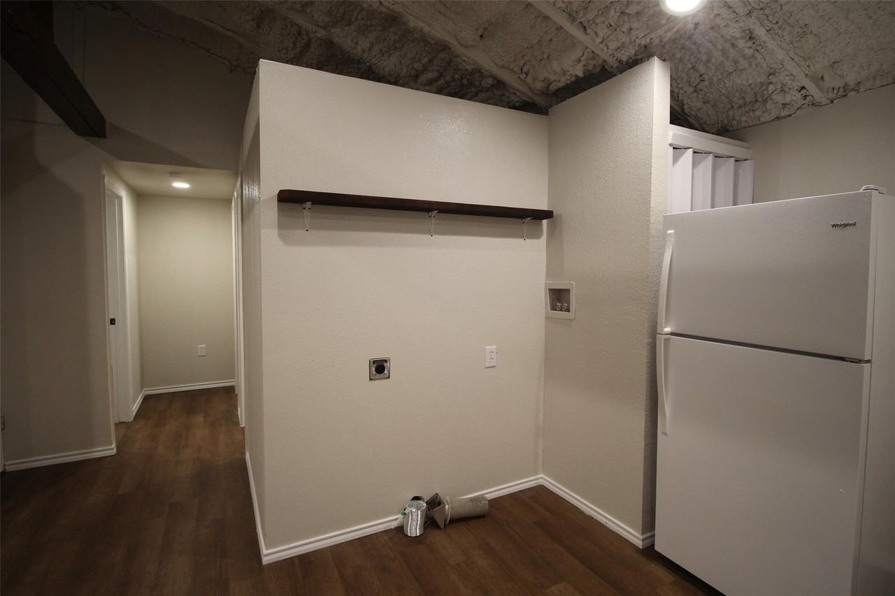 213 N Waldrip St - Photo 4 of 16