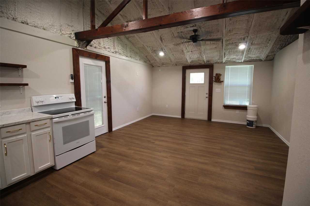 213 N Waldrip St - Photo 6 of 16