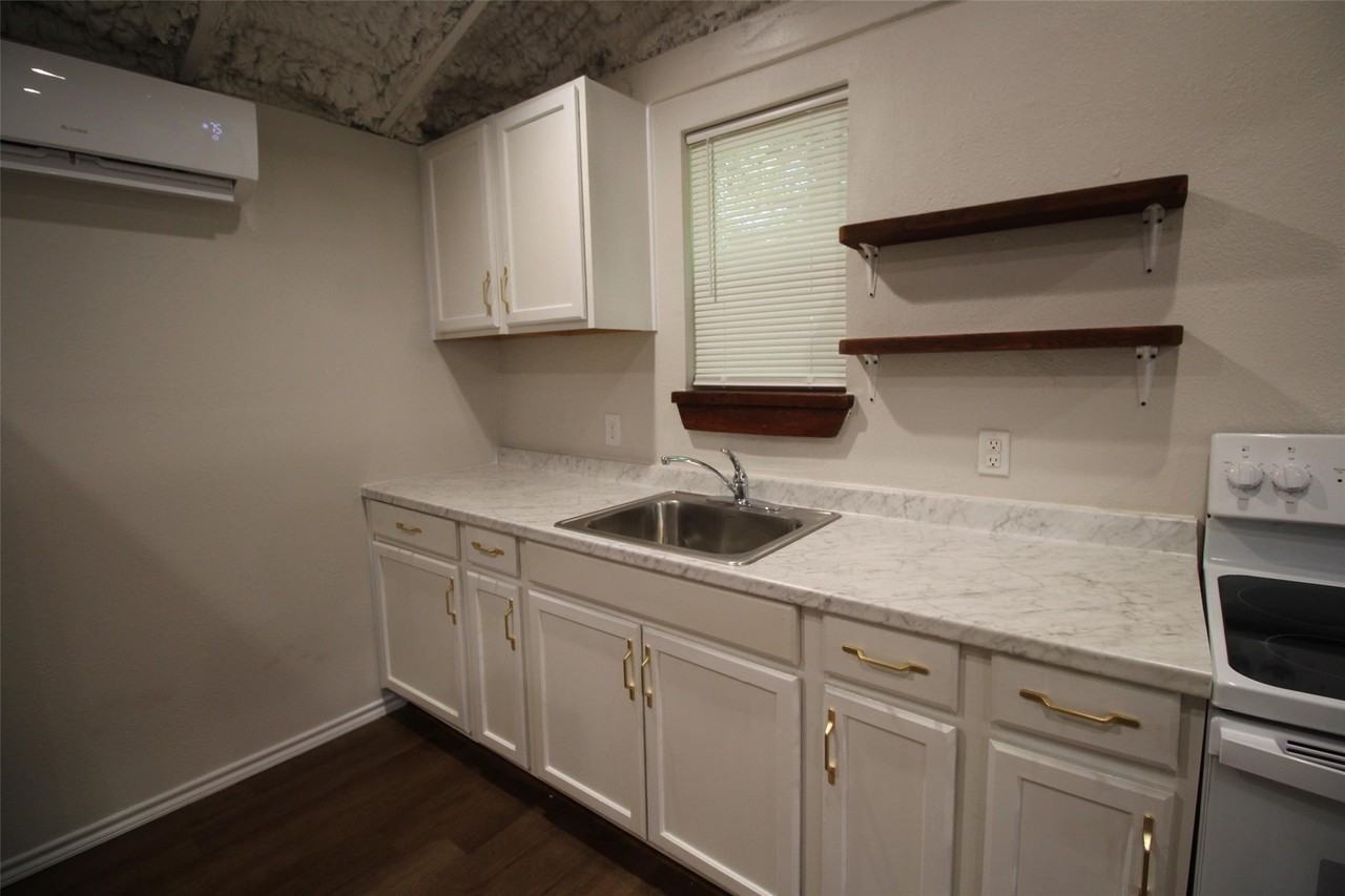 213 N Waldrip St - Photo 7 of 16