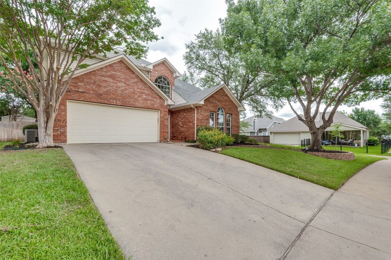 6137 Pebble Creek Dr - Photo 2 of 25