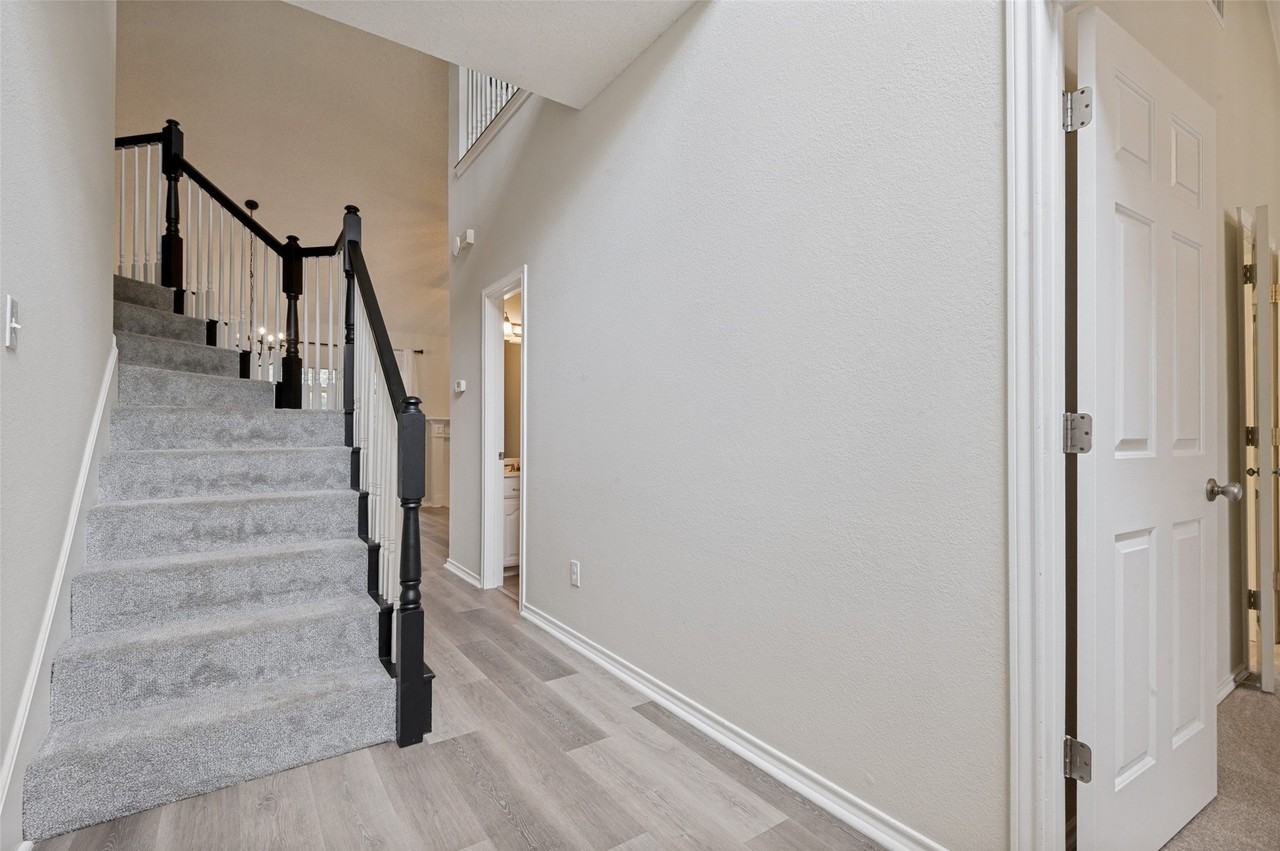 6137 Pebble Creek Dr - Photo 4 of 25