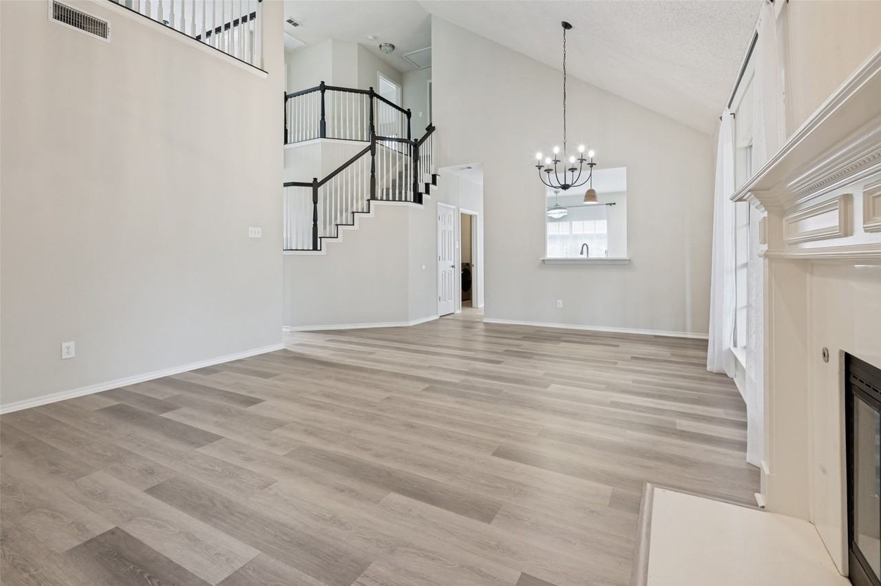 6137 Pebble Creek Dr - Photo 5 of 25