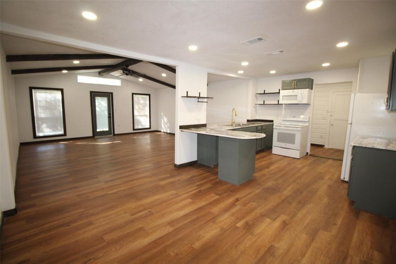 1015 W Kuykendall St - Photo 5 of 8
