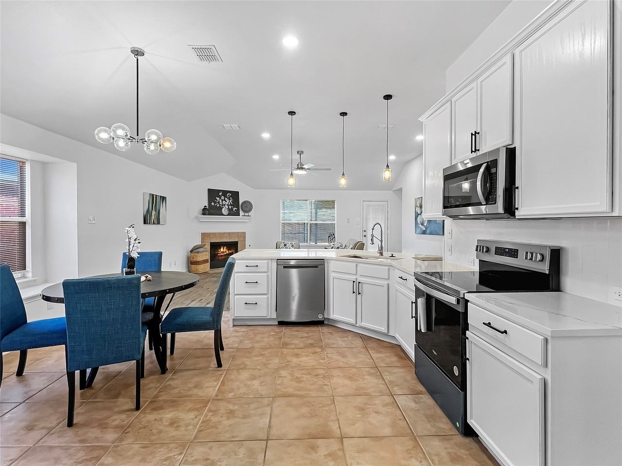 2712 Dawn Spring Dr - Photo 3 of 9