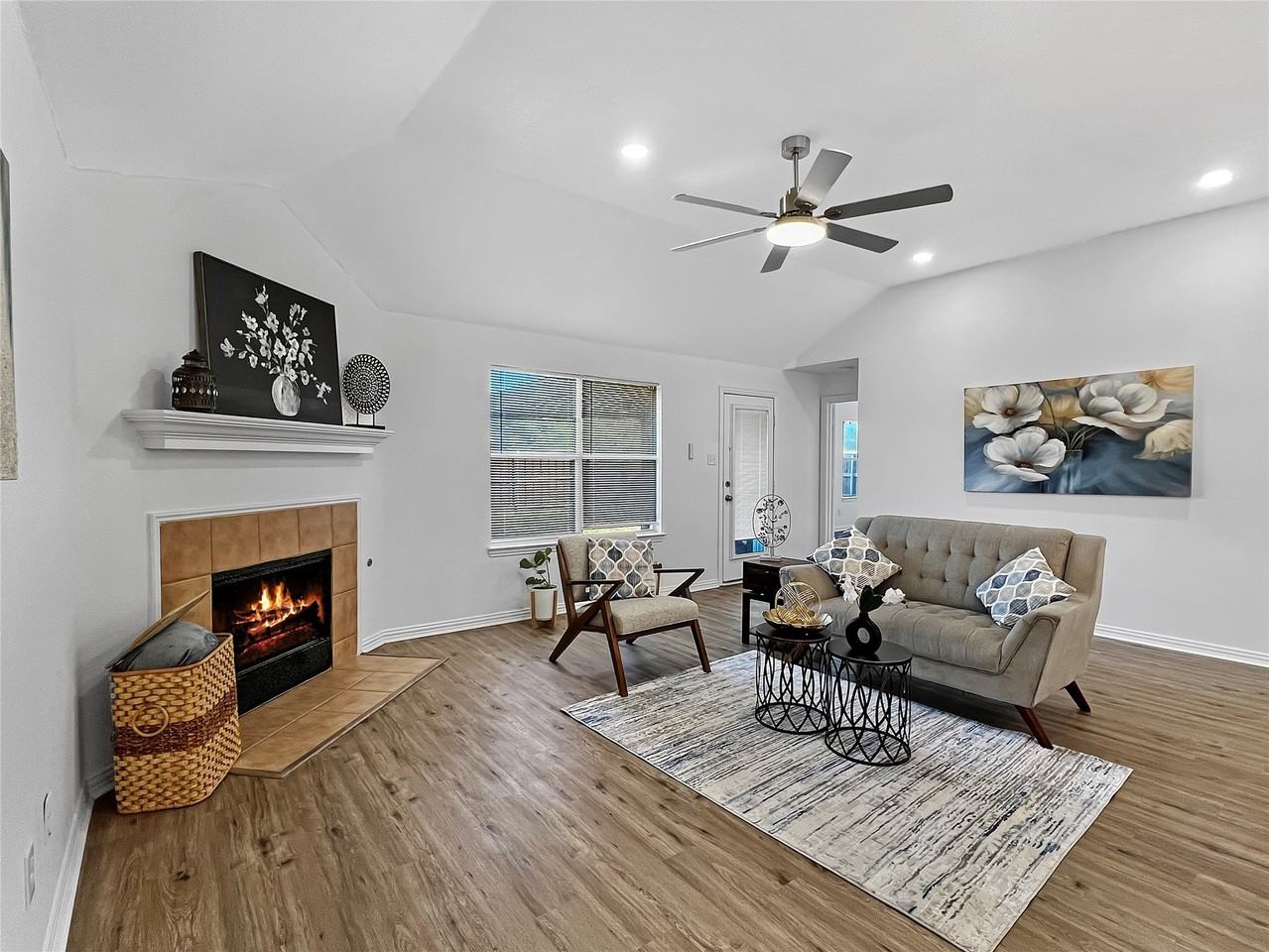 2712 Dawn Spring Dr - Photo 4 of 9