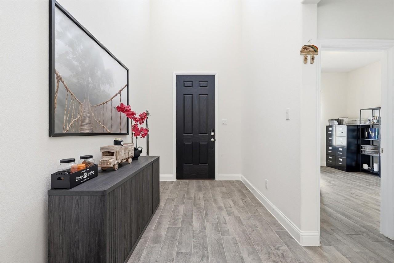 105 Portina Dr - Photo 3 of 25