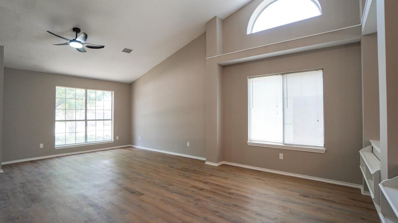 7801 Estates Way - Photo 3 of 26
