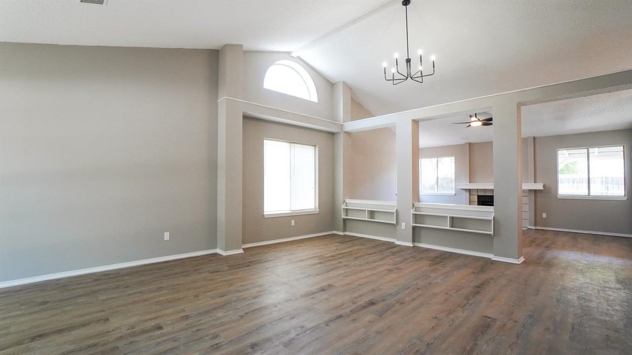 7801 Estates Way - Photo 4 of 26