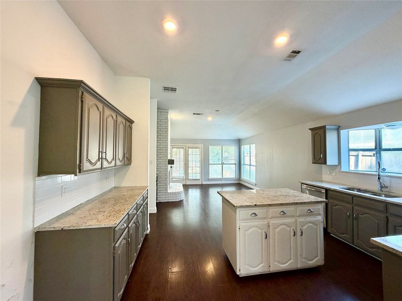 4232 Osborn Rd - Photo 5 of 22