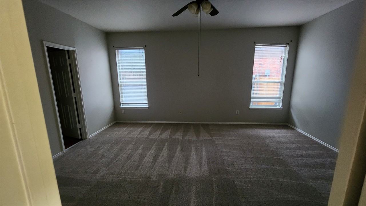 9201 Popes Creek Ct - Photo 4 of 19