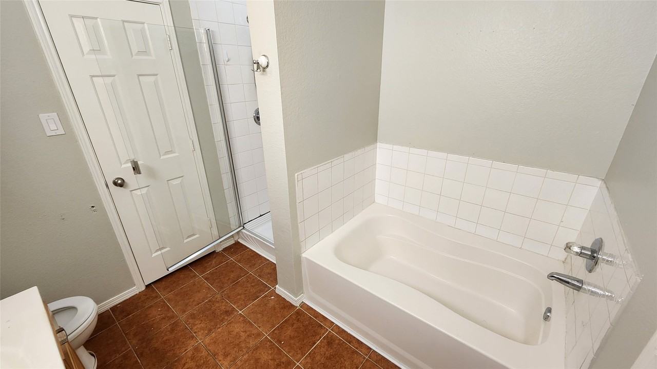 9201 Popes Creek Ct - Photo 5 of 19