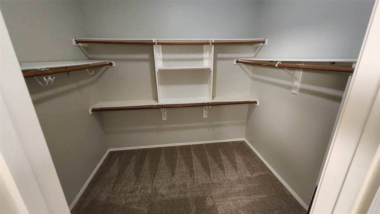 9201 Popes Creek Ct - Photo 6 of 19