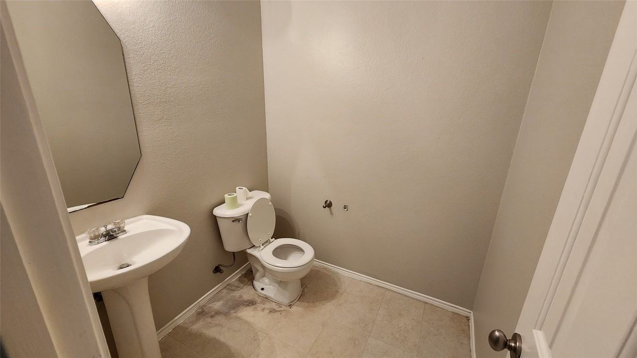 9201 Popes Creek Ct - Photo 7 of 19