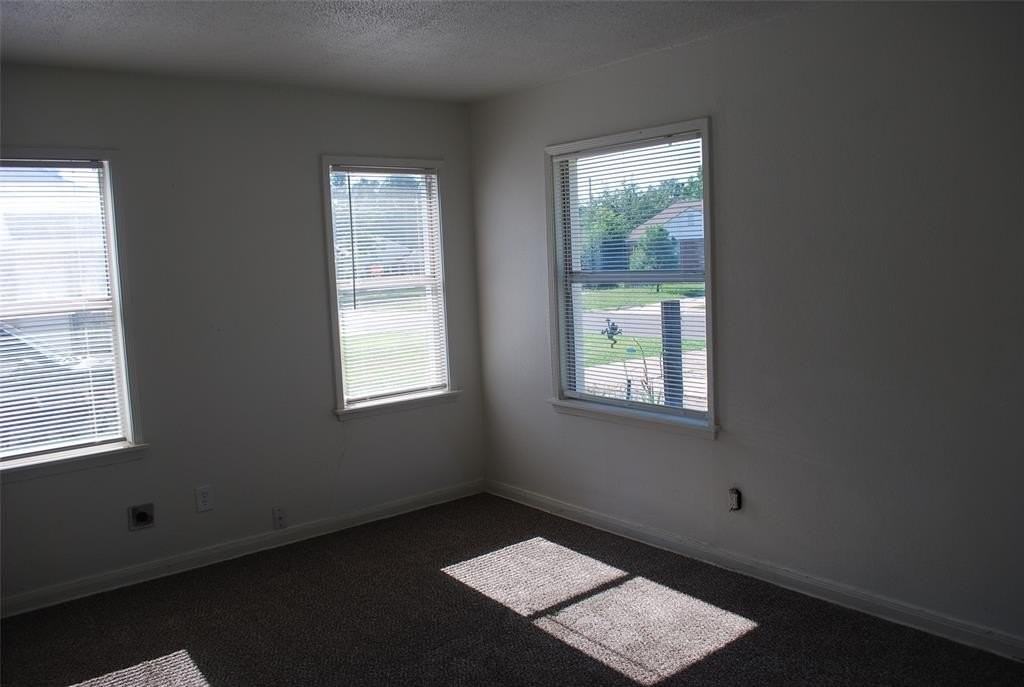 408 Babb Dr - Photo 5 of 21