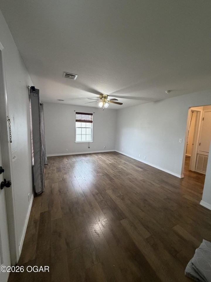 2815 E 16th St - Photo 3 of 16