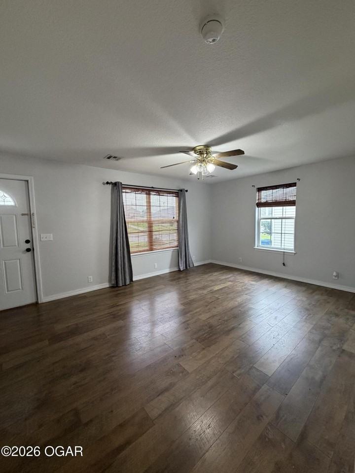 2815 E 16th St - Photo 5 of 16