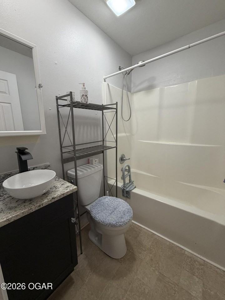 2815 E 16th St - Photo 6 of 16