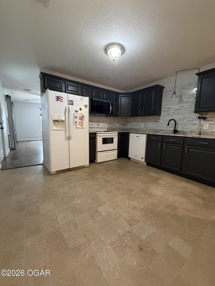 2815 E 16th St - Photo 7 of 16