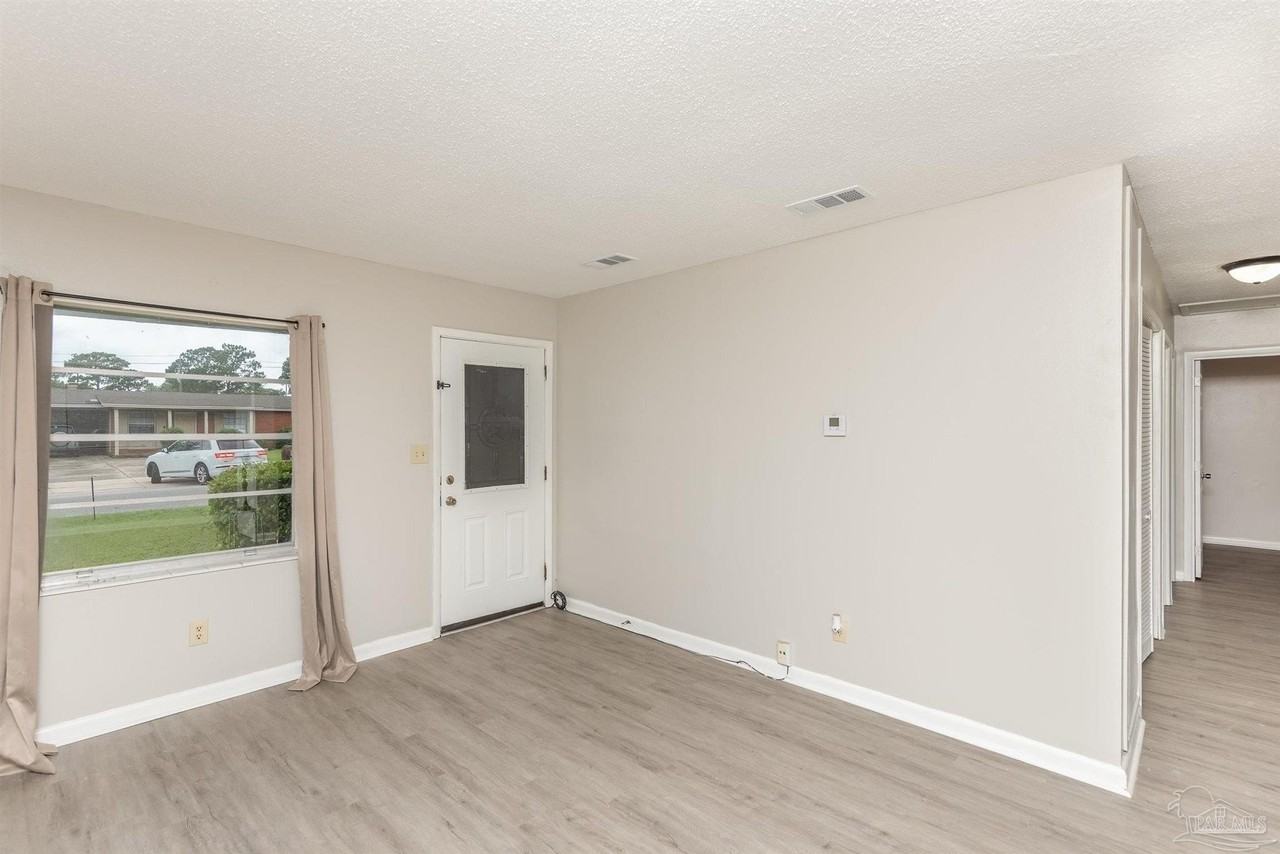 6404 Dunbar Rd - Photo 2 of 15