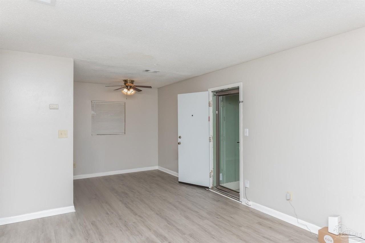 6404 Dunbar Rd - Photo 3 of 15
