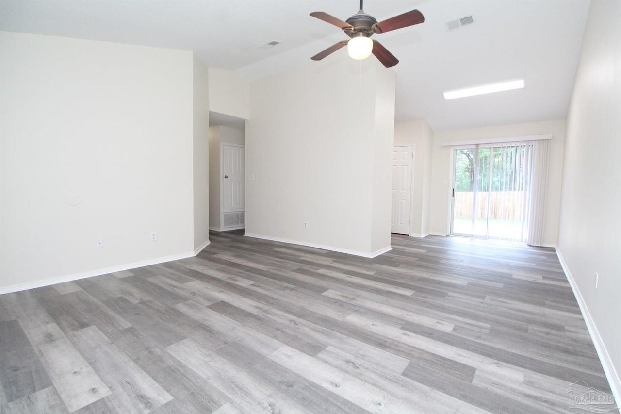 8126 Crystal Wells Pl - Photo 3 of 20