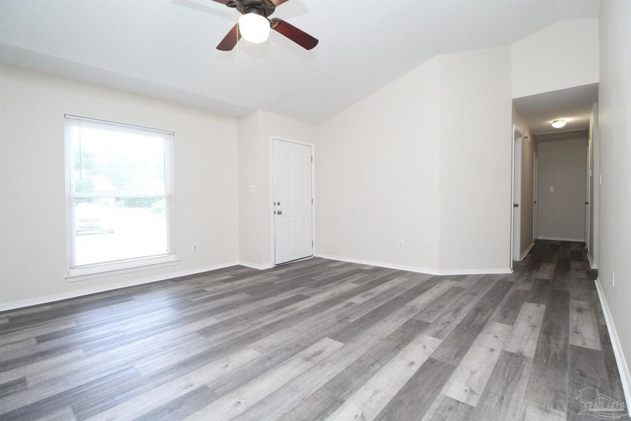 8126 Crystal Wells Pl - Photo 4 of 20