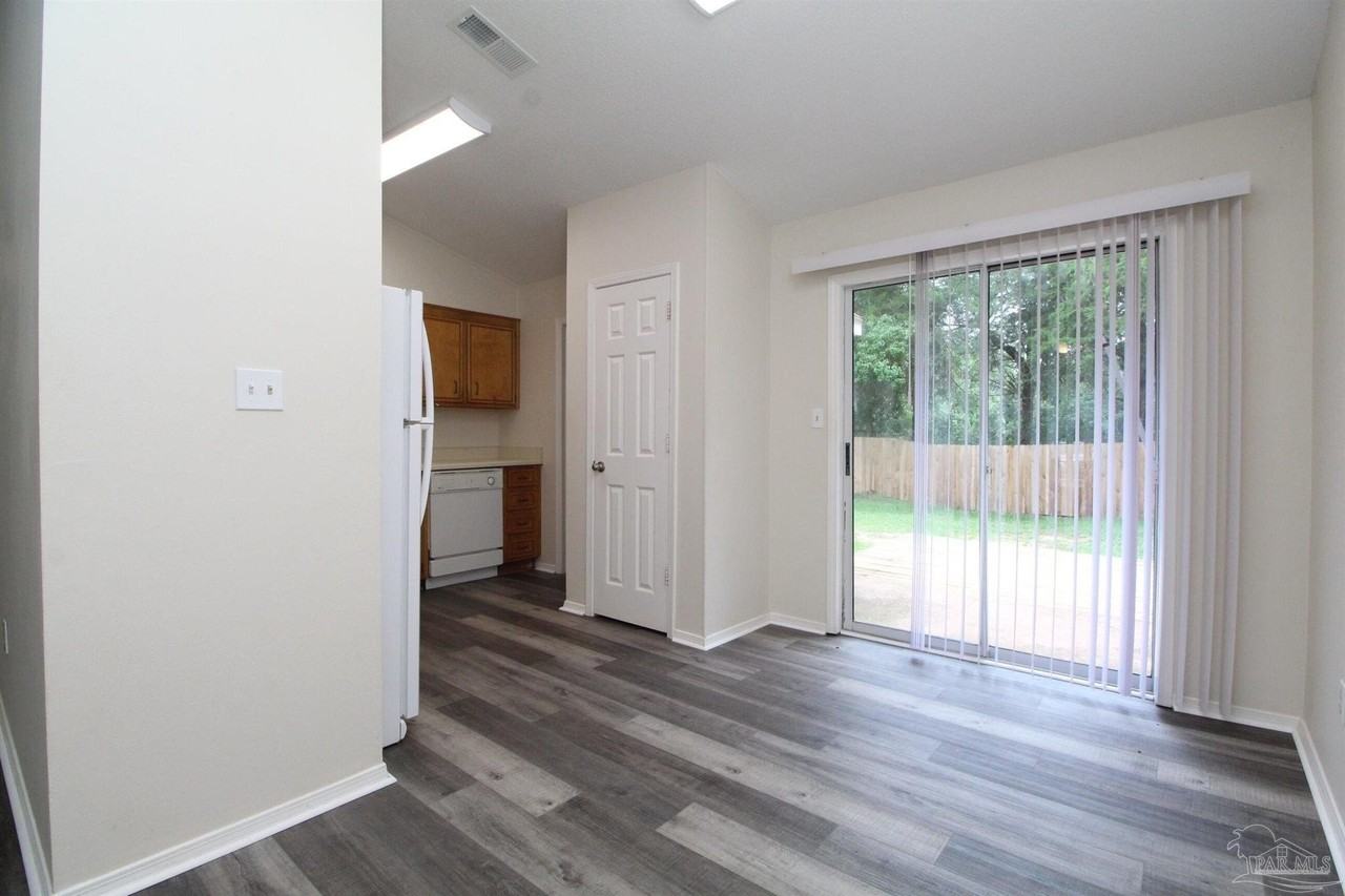 8126 Crystal Wells Pl - Photo 6 of 20