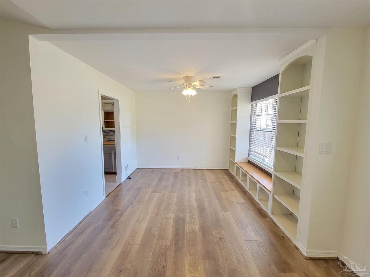 1306 Pine Hill Cir - Photo 3 of 24