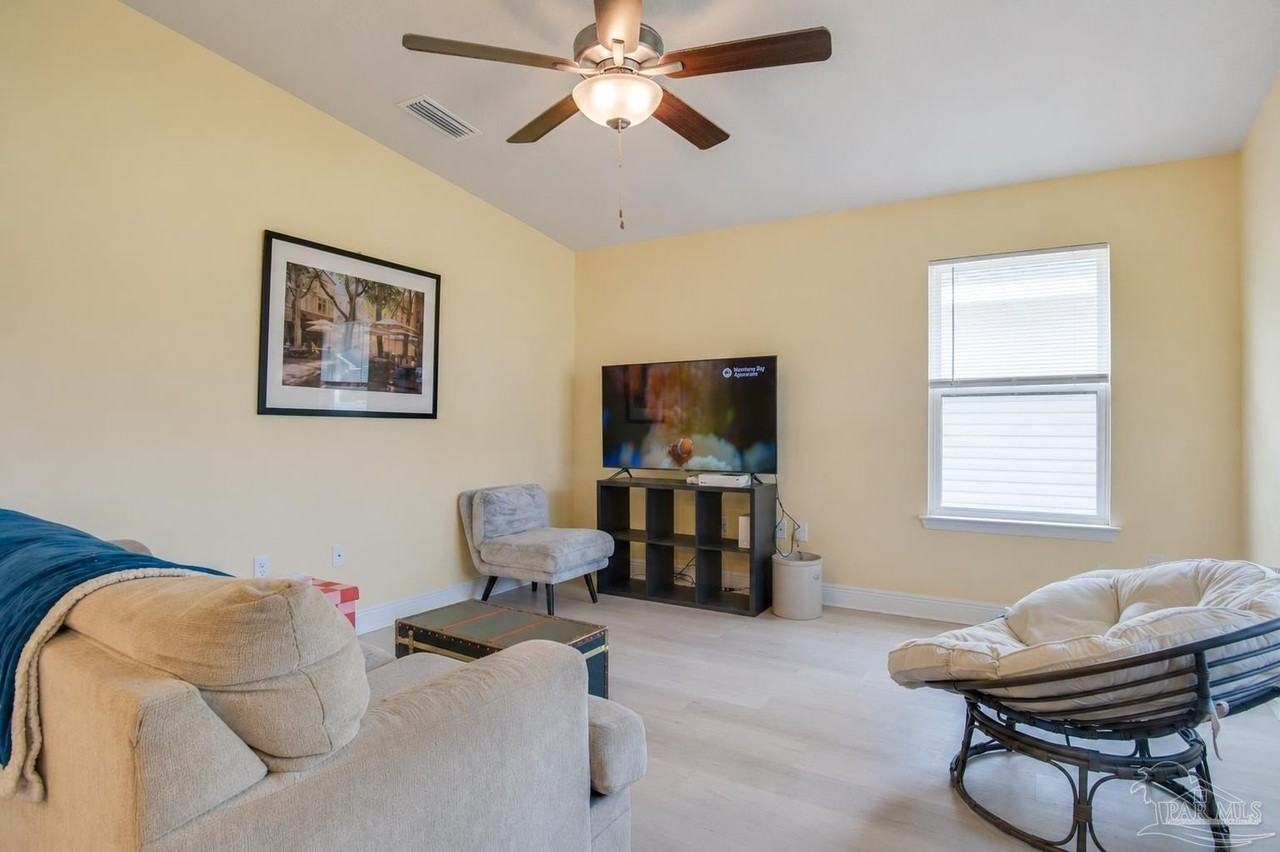 7014 Sonny Dr - Photo 3 of 24