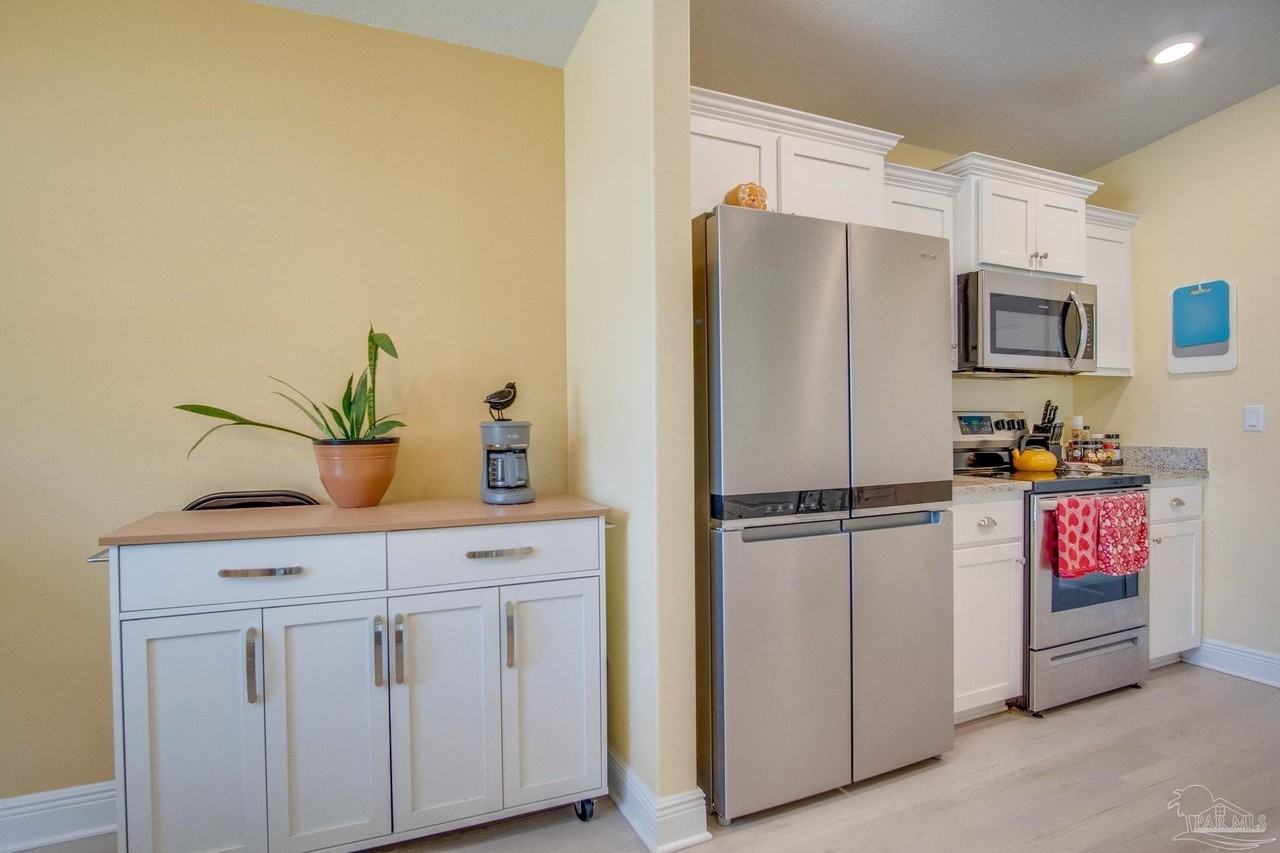 7014 Sonny Dr - Photo 5 of 24