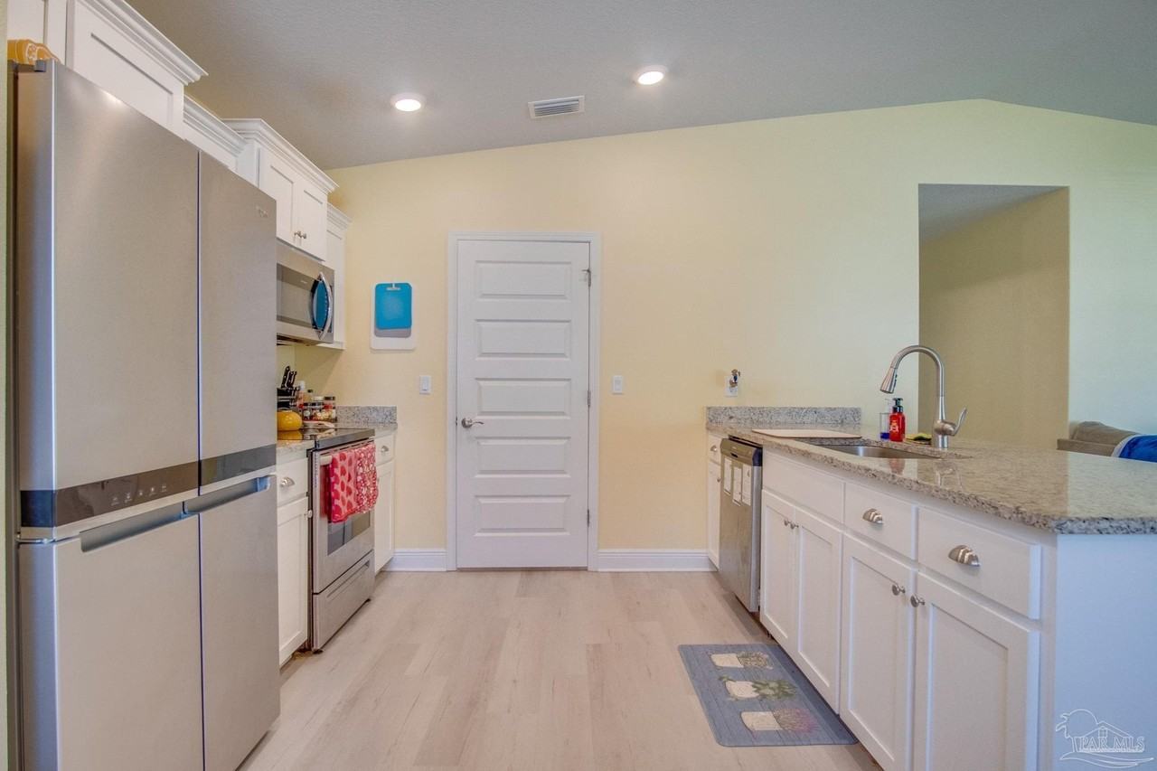 7014 Sonny Dr - Photo 6 of 24