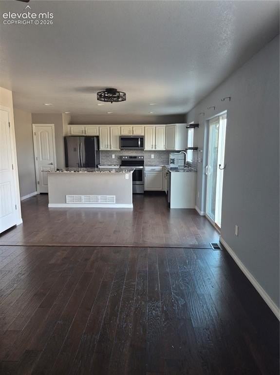 6941 Winnicut Dr - Photo 6 of 32