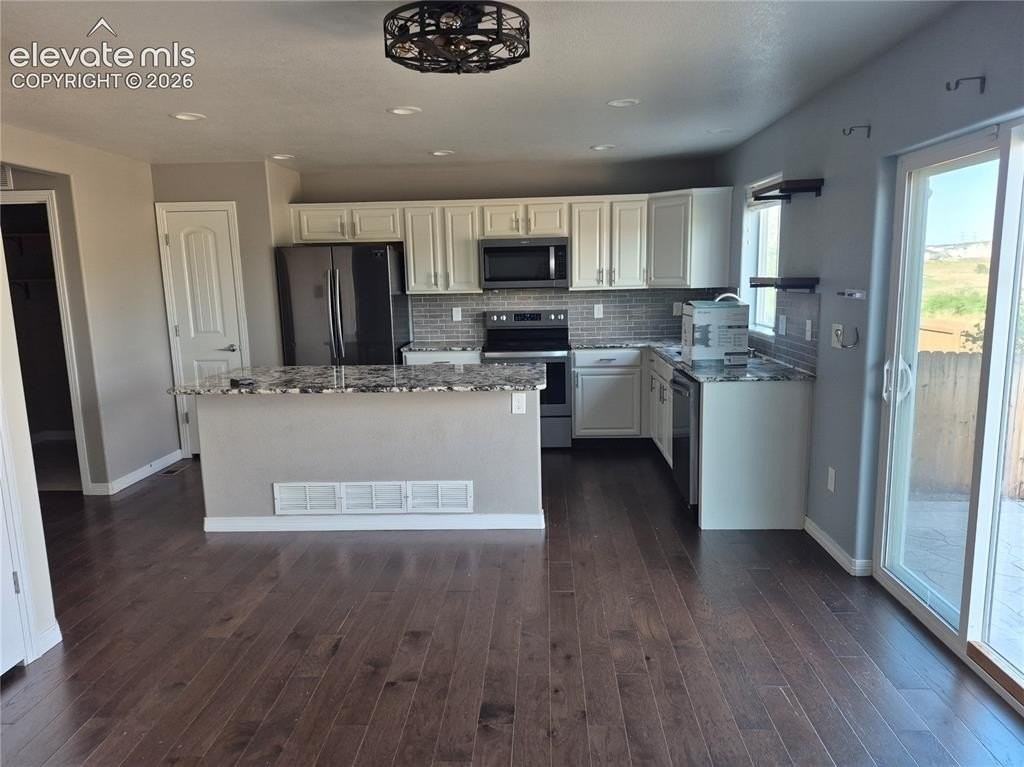 6941 Winnicut Dr - Photo 7 of 32