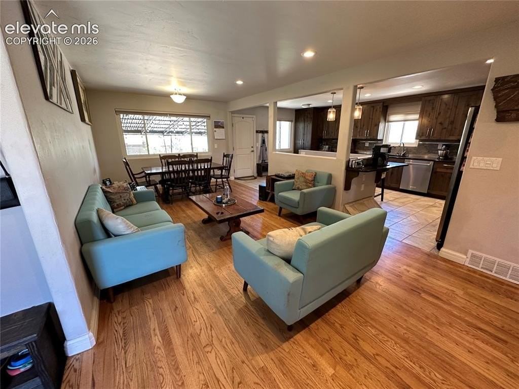 1314 Mcarthur Ave - Photo 2 of 15