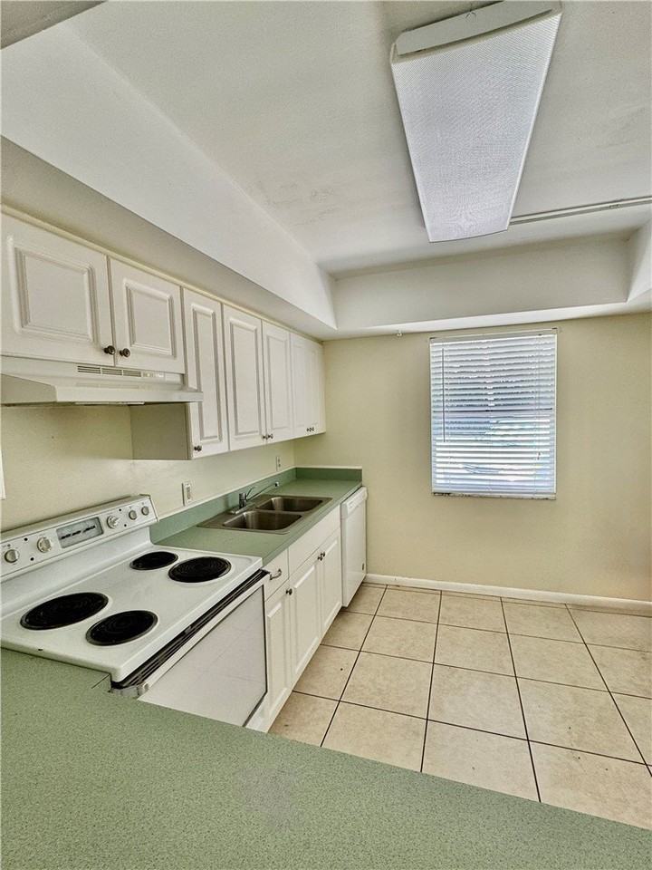 600 Royal Palm Blvd #9A - Photo 5 of 11