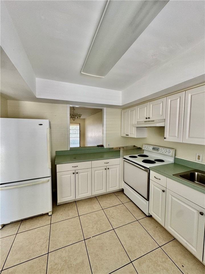 600 Royal Palm Blvd #9A - Photo 6 of 11