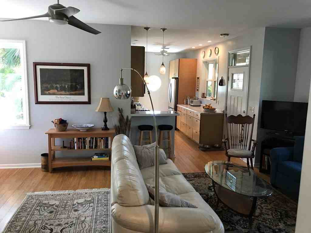 123 Avenue L - Photo 6 of 19