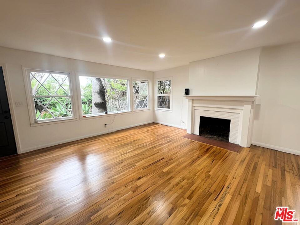 2416 Boone Ave - Photo 2 of 8