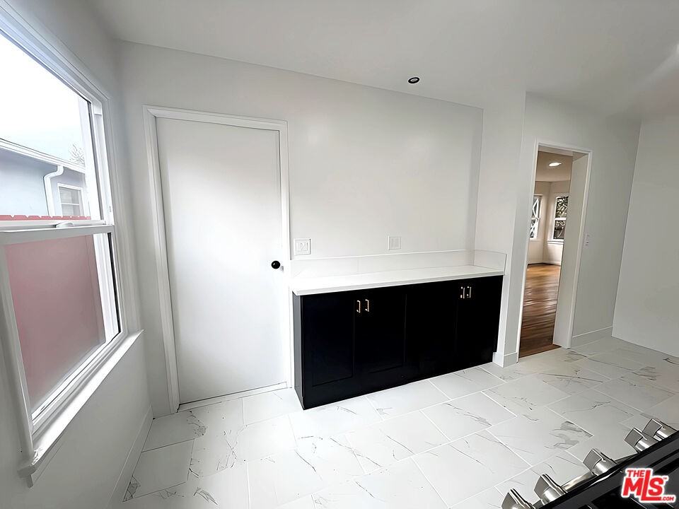 2416 Boone Ave - Photo 4 of 8